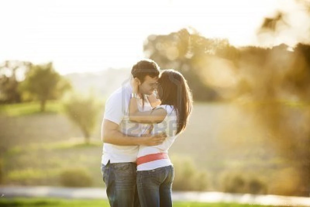 12 Model Love Kissing Couples