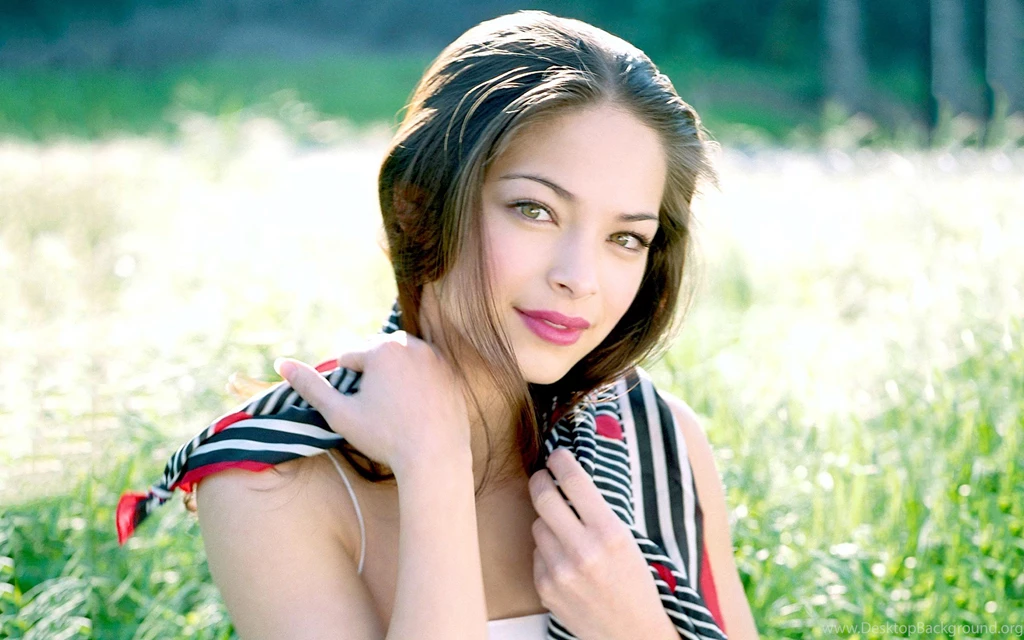 Kristin Kreuk Wallpapers