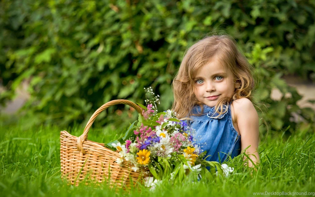 Little Girl Cute Mood HD Wallpapers New HD Wallpapers