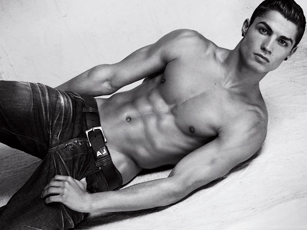 Cristiano Ronaldo Six Pack Body Football Black And White (id ...