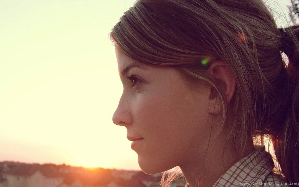 Free Download Beautiful Girls Wallpapers