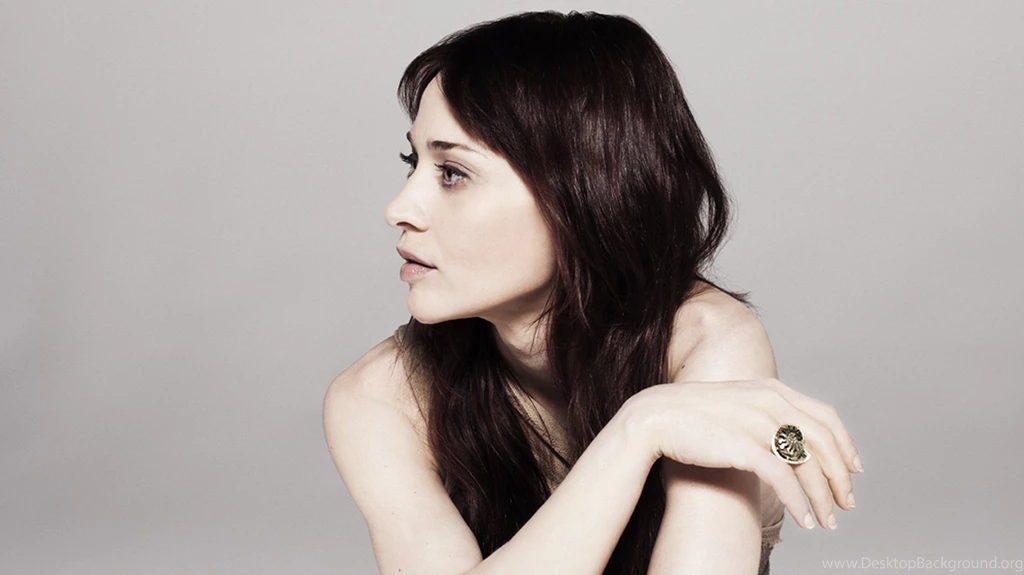 2934x3684px Fiona Apple