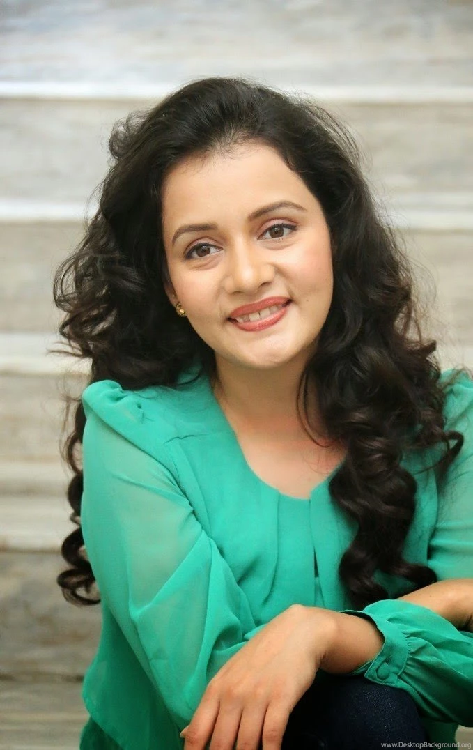 Actress Sulagna Panigrahi In Green Tops And Jeans Picture Gallery ...