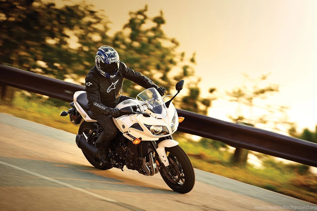 2015 Yamaha FZ1 Wallpapers