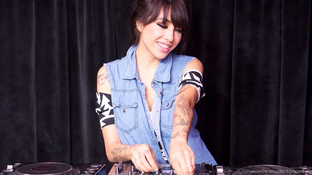 Alie layus brunette dj tattoos turntables.jpg