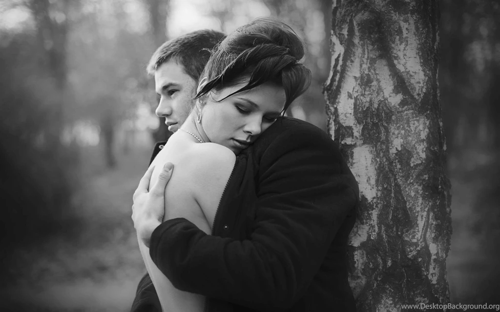 Hug Me Love Couple HD Wallpaper.jpgHD Wallpapertec