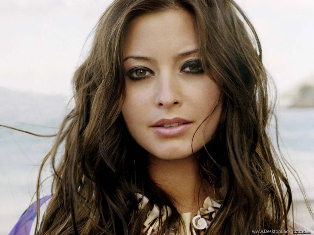 HOLLY VALANCE Hairstyle HDwallpaper4U.com