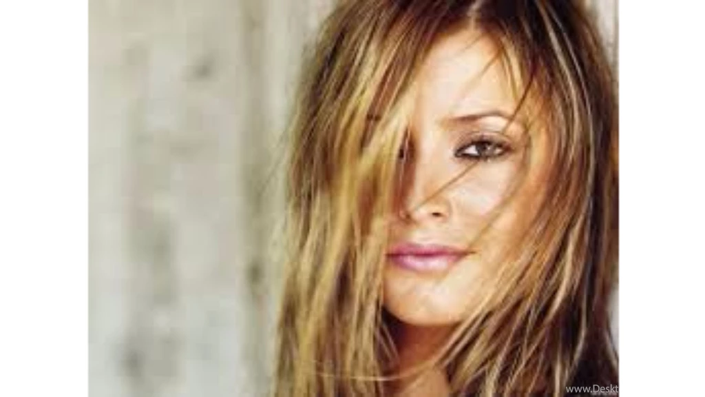 Hot 4K Holly Valance Wallpapers