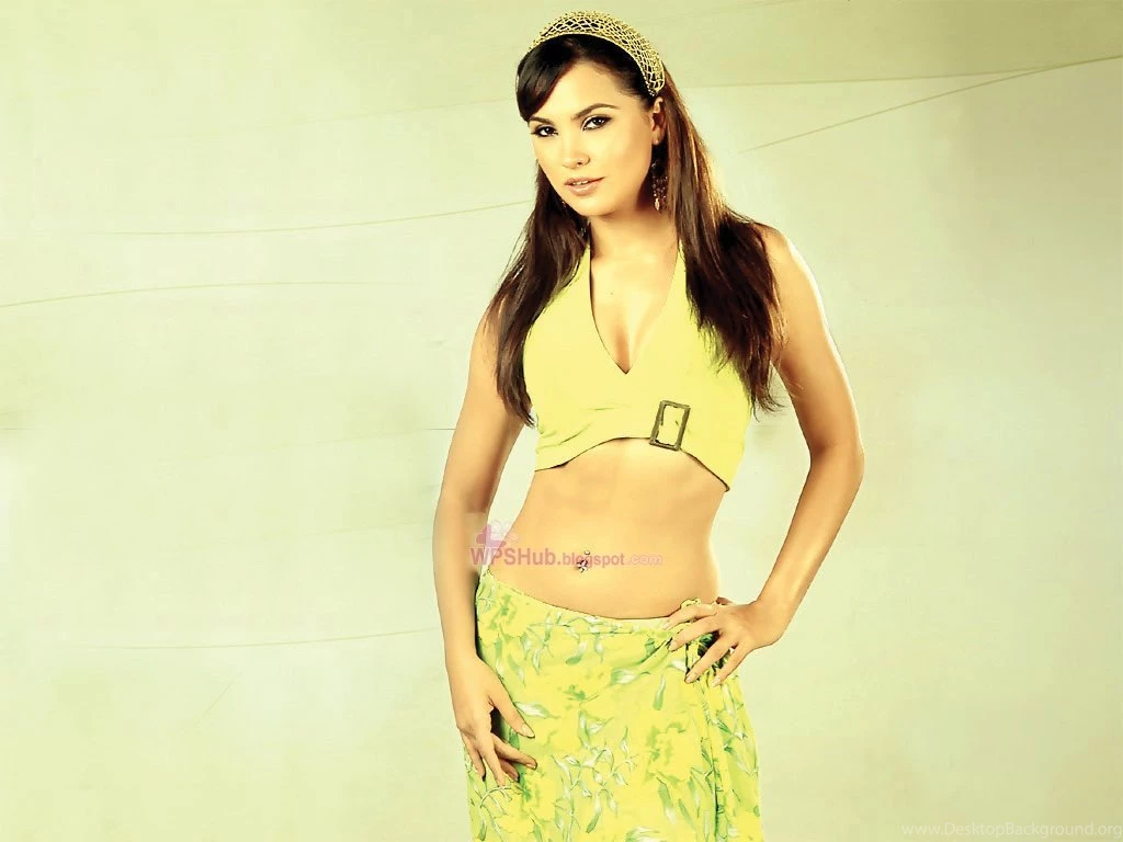 Download Latest Glamorous Wallpapers Of Stylish Lara Dutta ...