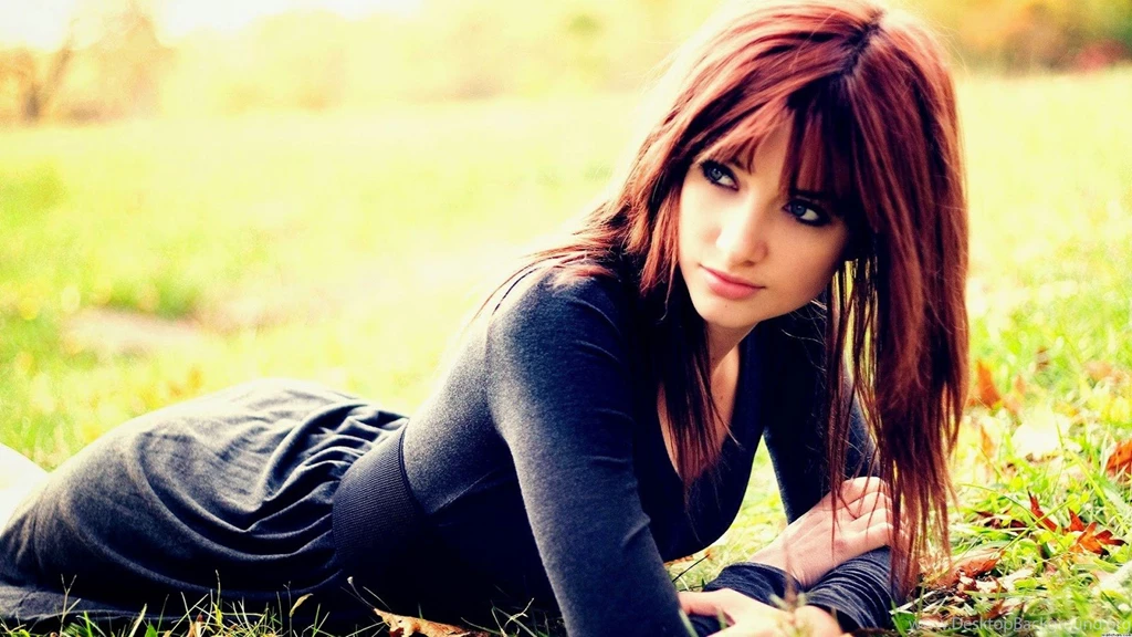 Cute Girl HD Wallpapers: Top 10 Wallpapers
