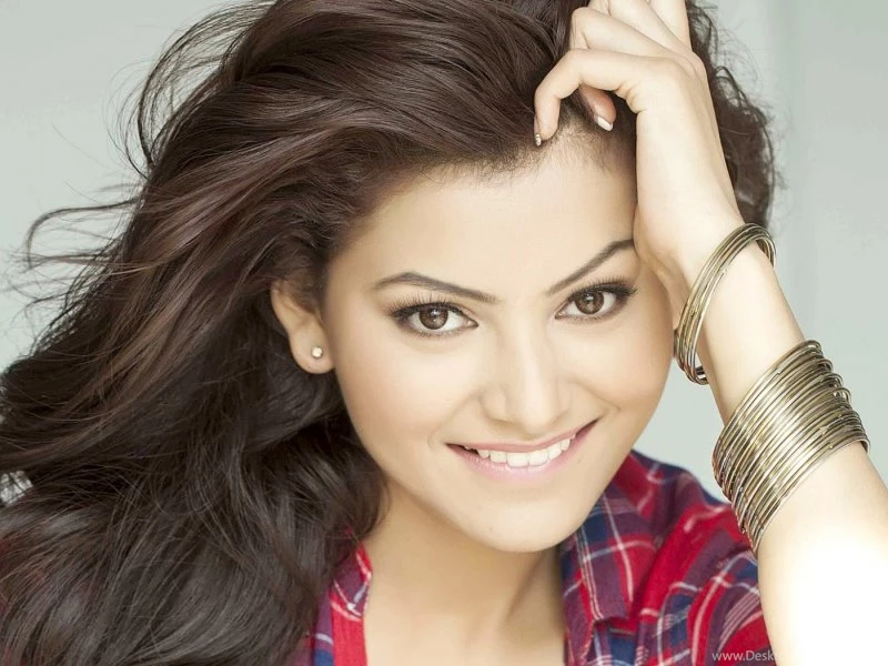 Download Wallpapers 800x600 Urvashi Rautela, Bollywood, Actress ...