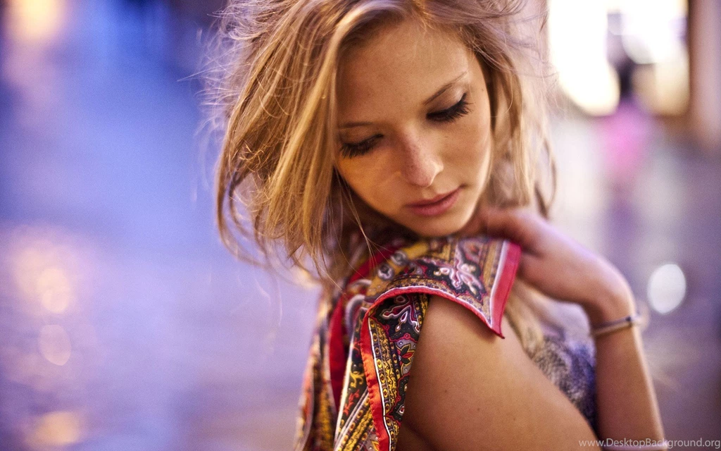 Beautiful blonde girl macro hd wallpapers   Magic4Walls.com