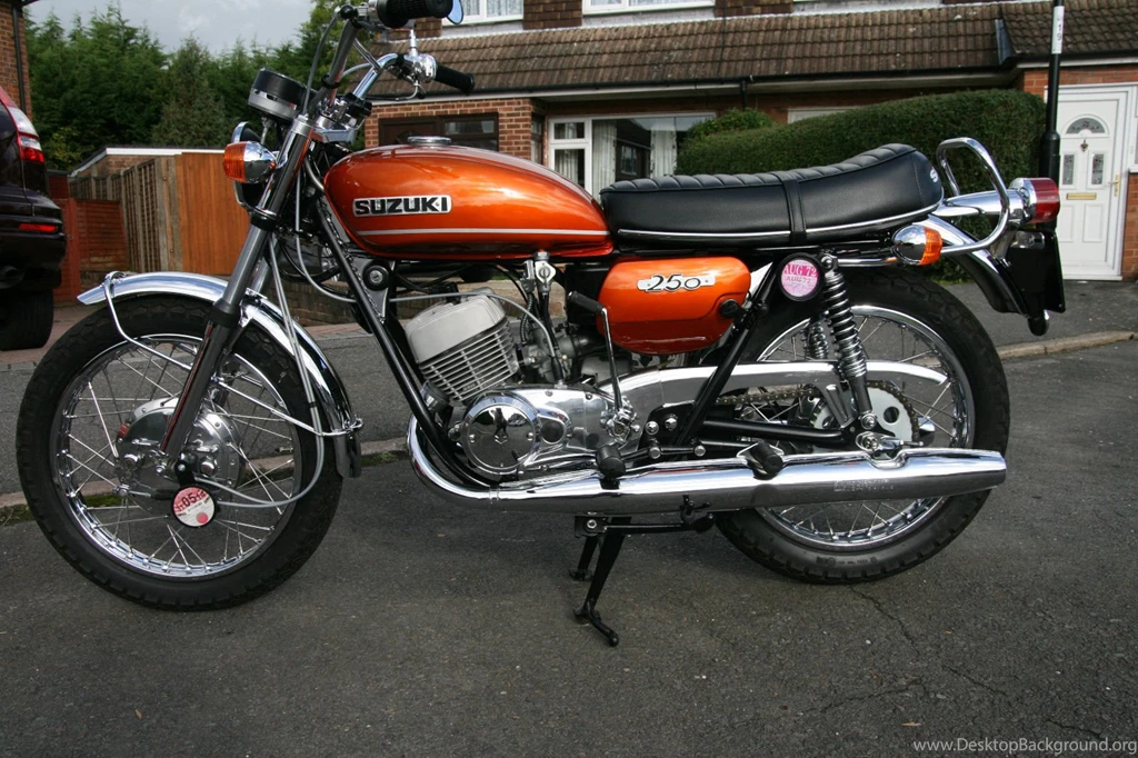 Suzukit250 1971 2.jpg
