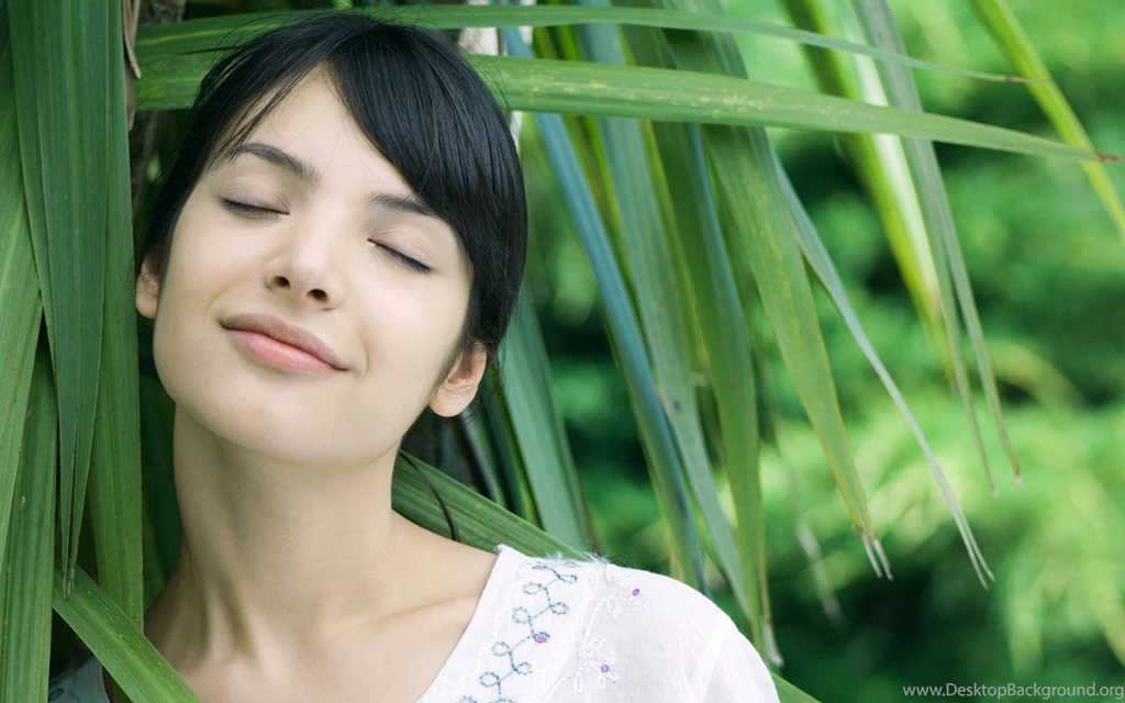 Beautiful Girl Wallpapers In HD (Best 10 Photos)