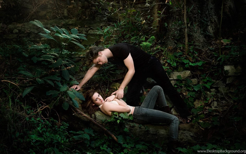 Kristen Stewart New Moon Movie High Resolution Wallpapers