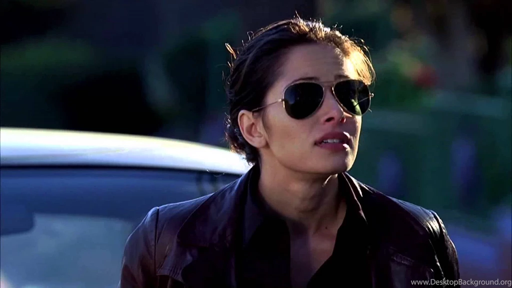Sarah Shahi Wallpapers Full Photos