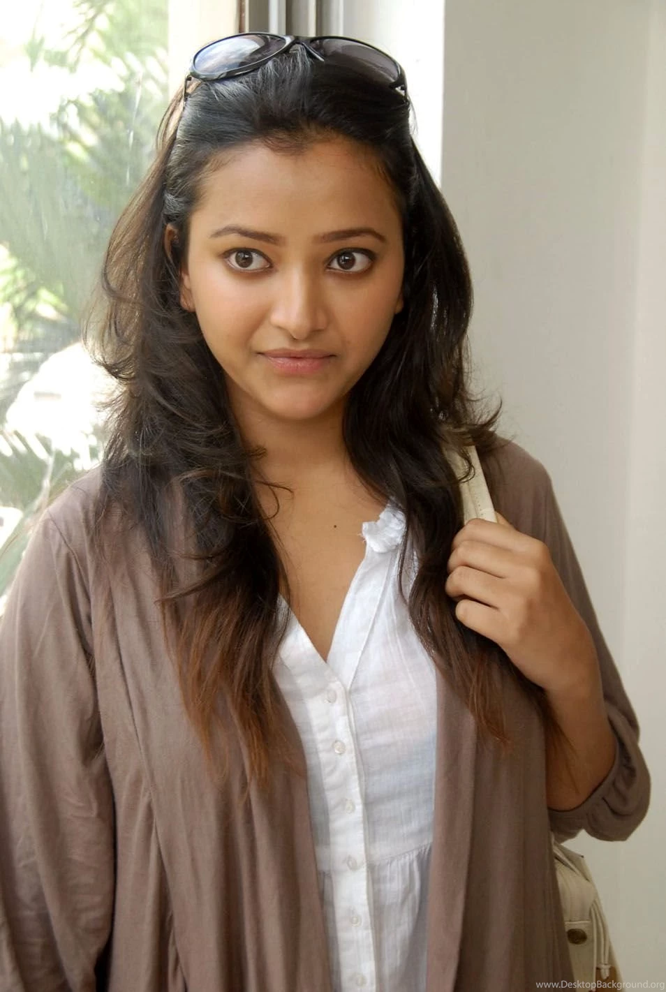 Top Swetha Basu Prasad Wallpapers Wallpapers