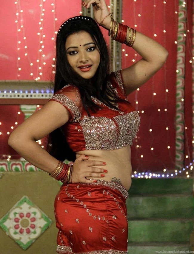 Actress Swetha Basu Prasad Hot Beautiful Wallpapers