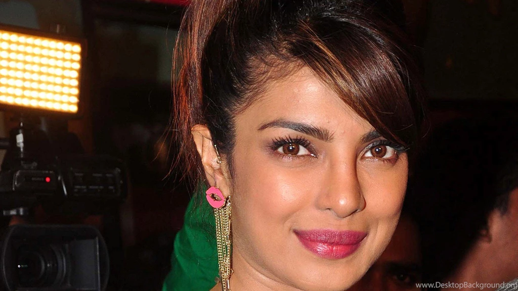 Sexy Eye Of Priyanka Chopra Bollywood Actress HD Pics