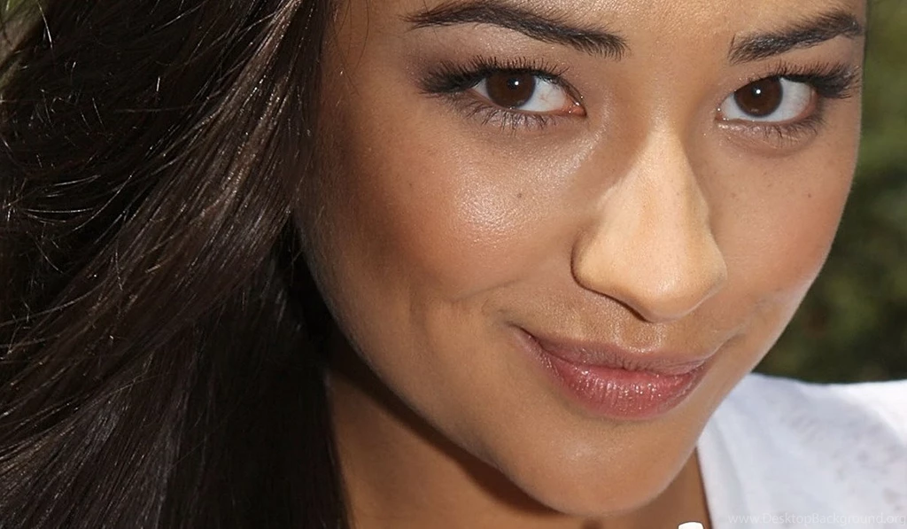 Shay Mitchell Photo, Pics, Wallpapers Photo