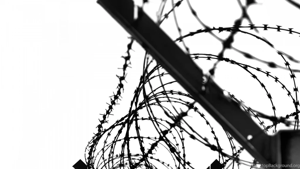 SuperHD.pics: Barbed Wire Desktop Bakcgrounds