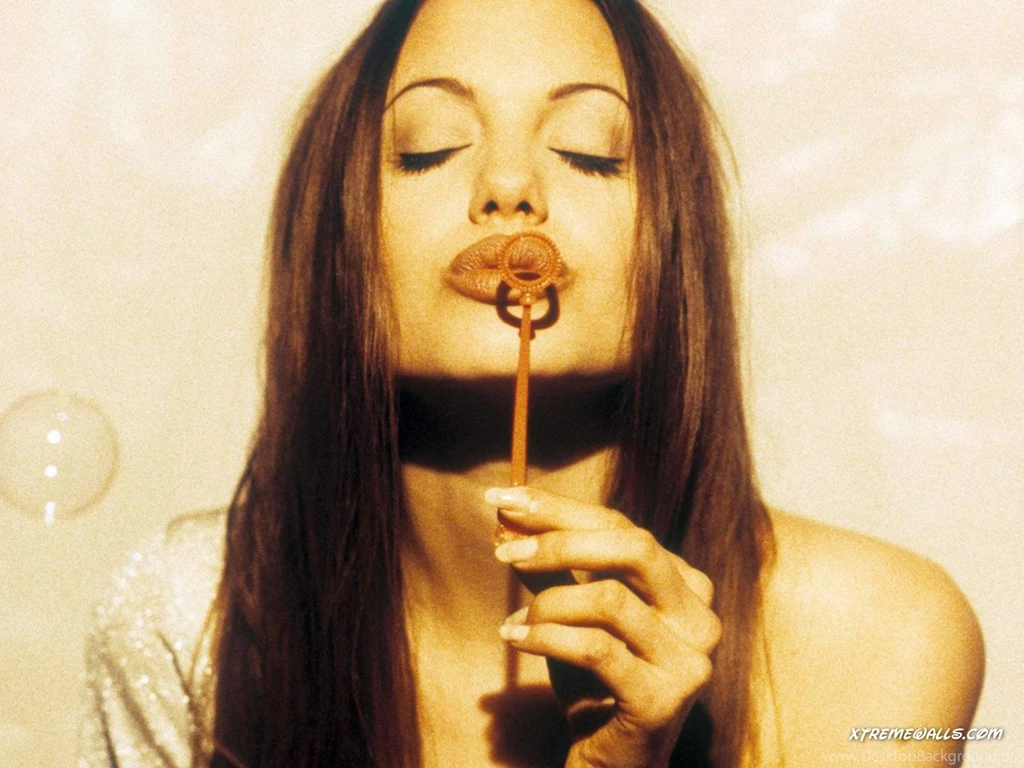 Angelina Jolie 1600x1200 High Resolution Wallpapers