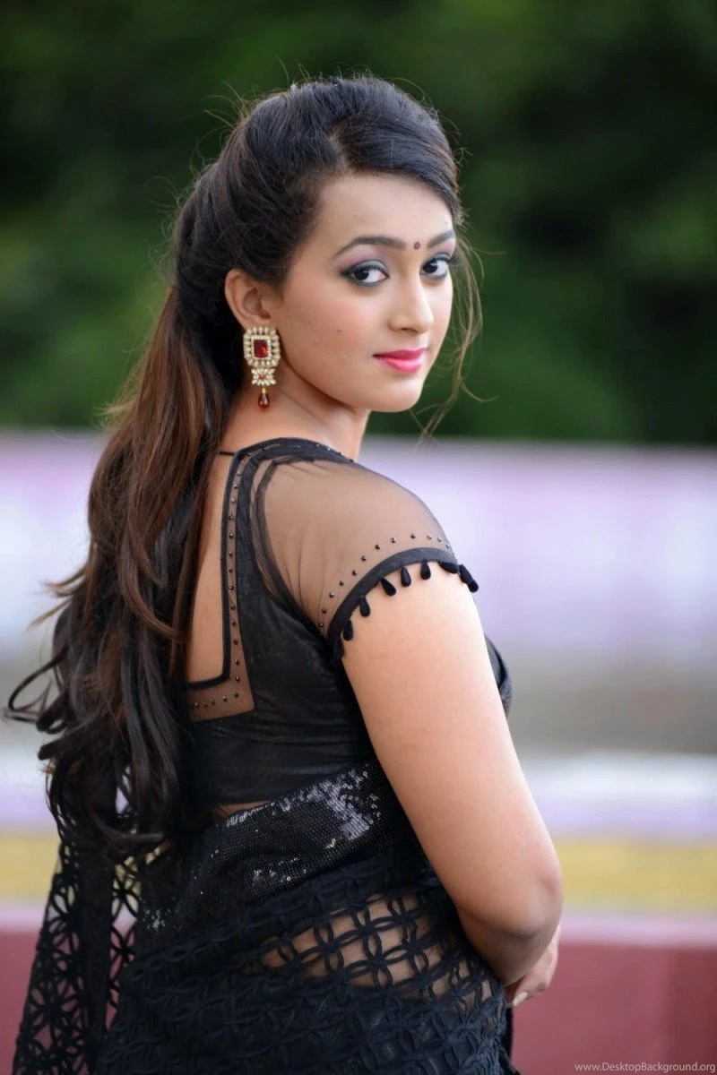 Heroine Ester Noronha Hot Images Hd Wallpapers