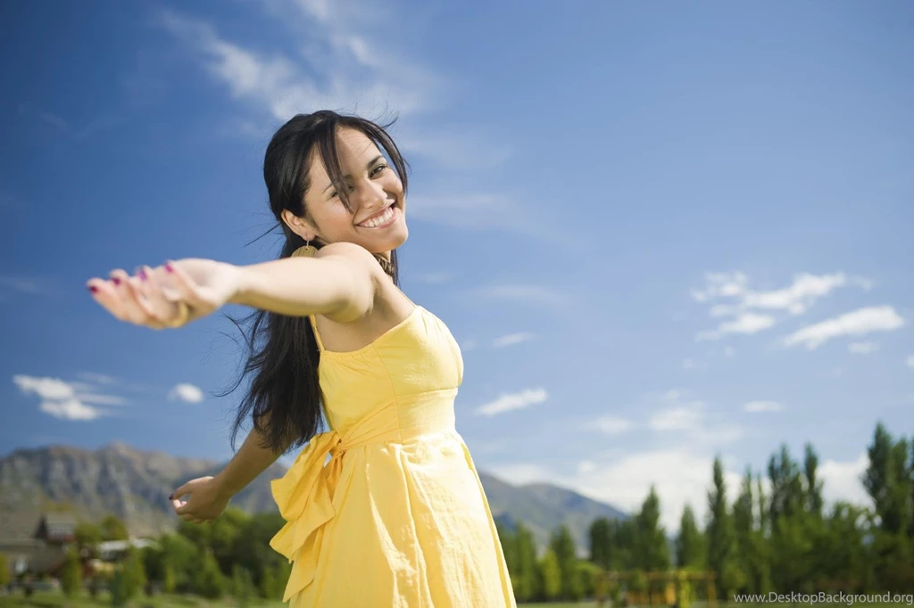 WITH OPEN ARMS TO HAPPINESS WALLPAPER (