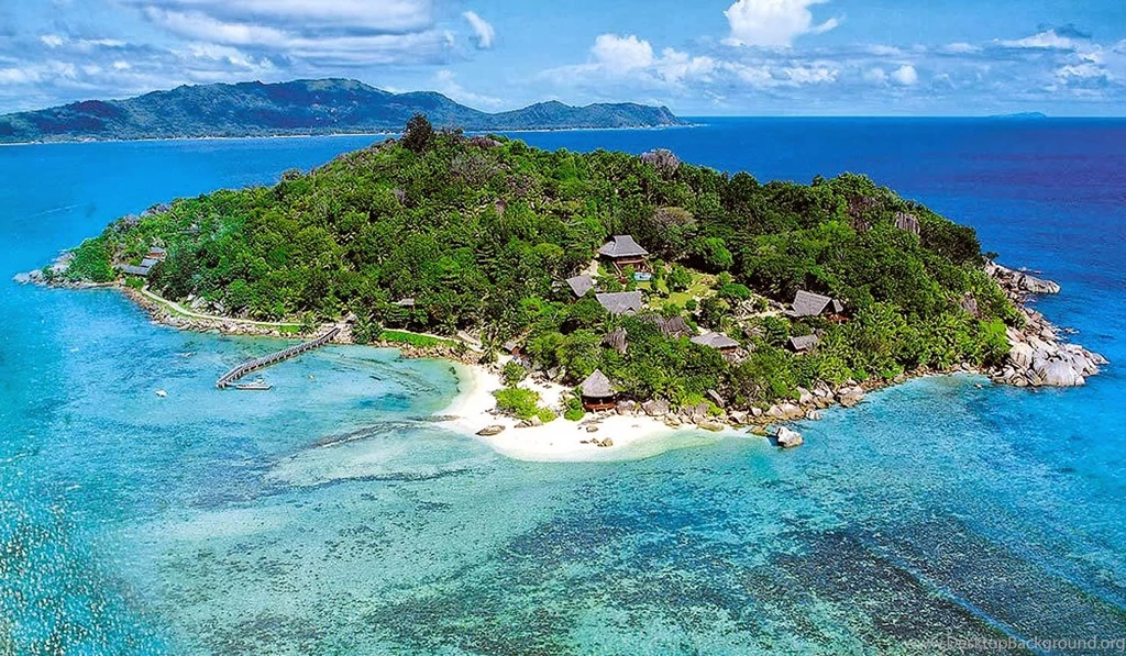 Grenada Beach 1400x931px