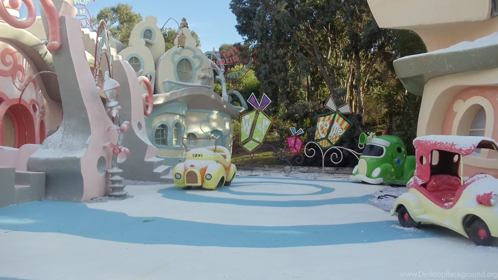 File:USH Studio Tour Ride Grinch.JPG Wikimedia Commons