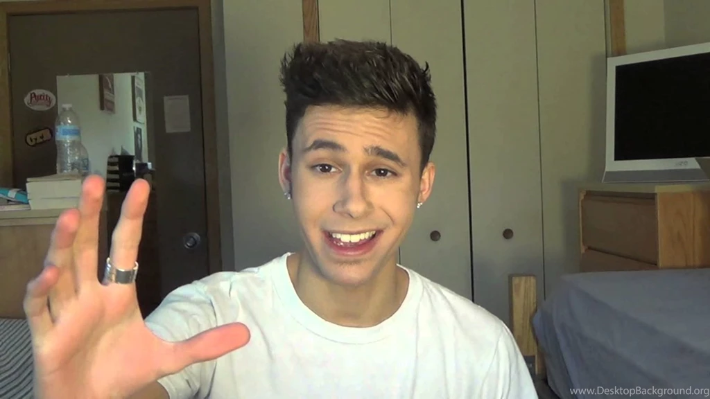 Feminine Gay Guys RUIN THE GAY COMMUNITY?! YouTube