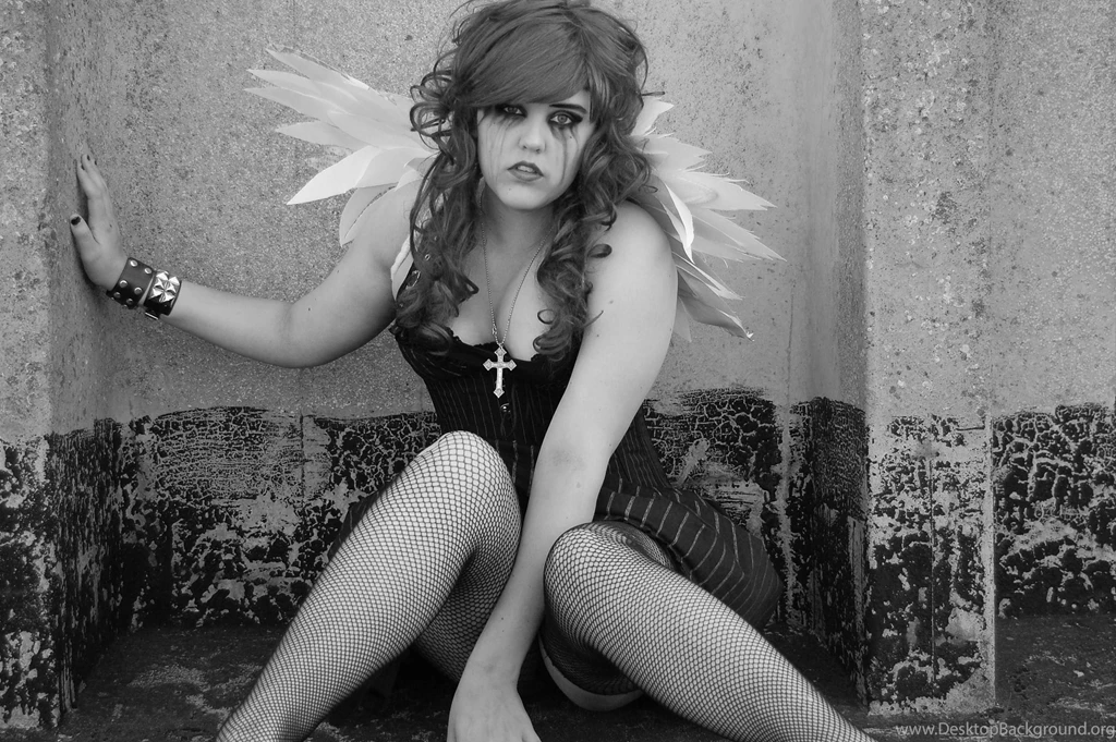 Fallen Gothic Girl Angel Wallpapers From Angels Wallpapers