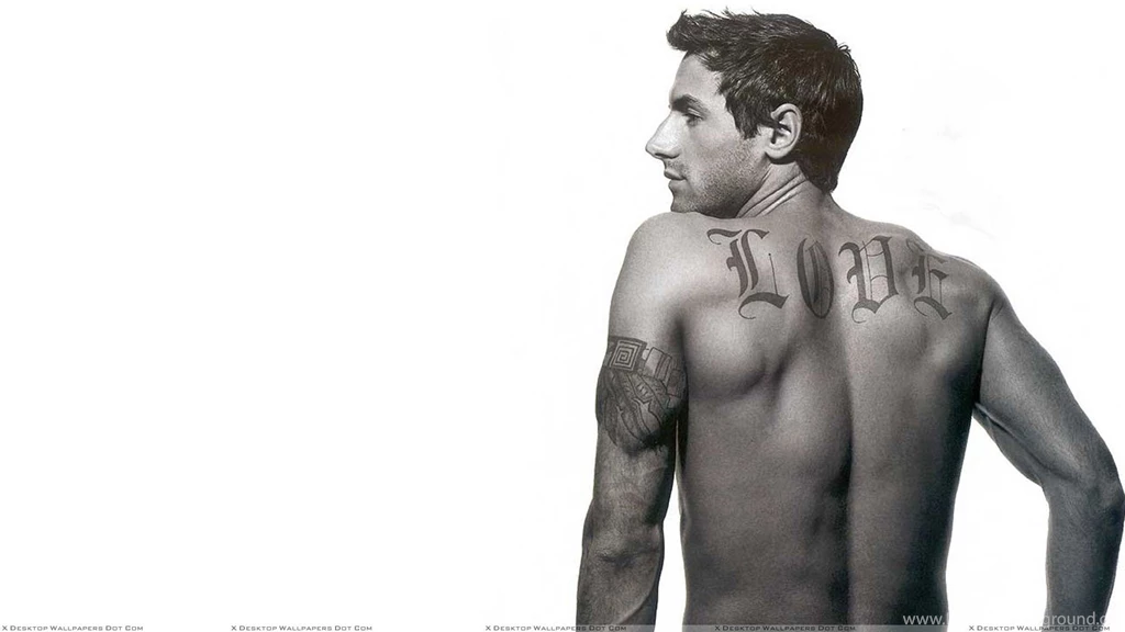 Josh Hartnett Black N White Back Pose Photoshoot N White ...