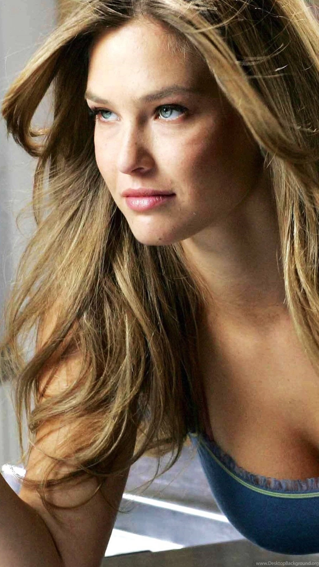 Nice Girl Bar Refaeli HD Samsung Galaxy S4 Wallpapers