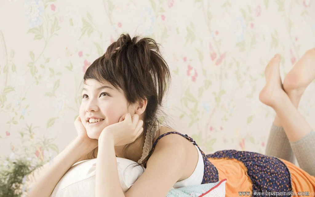 Pretty And Cute Girls - Living Wallpapers Free Download ...