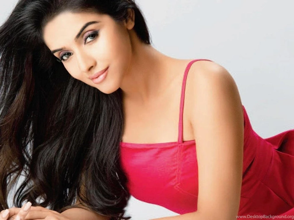 Asin Thottumkal Hindi Actress HD Wallpapers