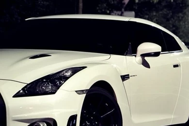 640x960 White Nissan 35 GTR At Night Iphone 4 Wallpapers