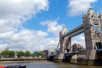 Beautiful Day In City Wallpapers HD