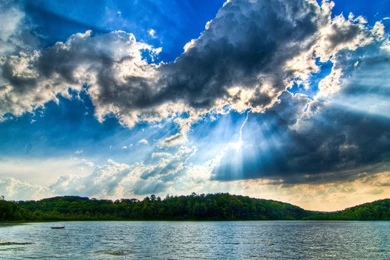 Sunlight Throught The Cloud Wallpapers   Nature Wallpapers