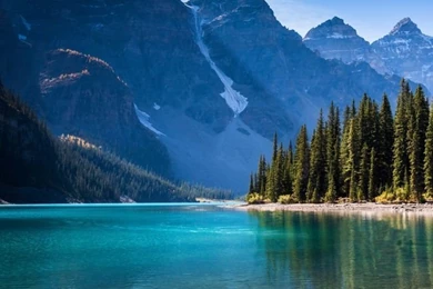 Lake Maggiore in Switzerland wide i.jpg