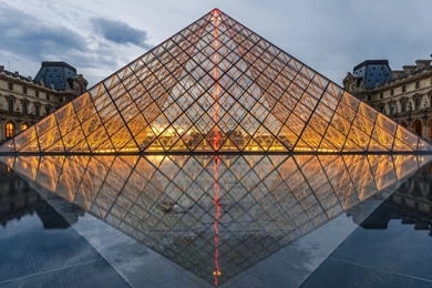 Louvre+Pyramid+UHD.jpg