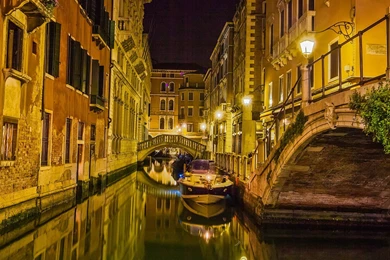 83262 Quiet Night In Venice 1920x12.jpg