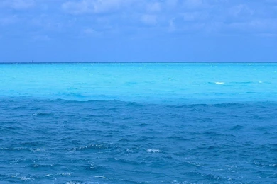 Desktop Wallpapers » Natural Backgrounds » Layers Of Blue Ocean ...