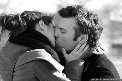 Romantic Kiss Wallpapers