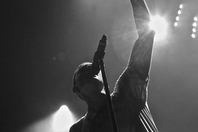Download Chester Bennington Singing Wallpapers For iPhone 4