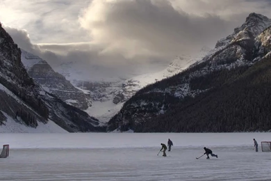 15 spectacular photos of pond hockey being played in freezing weather.jpg