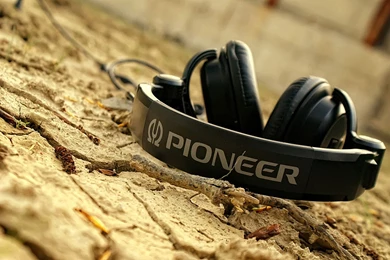 Pioneer Headphones Wallpaper.jpg