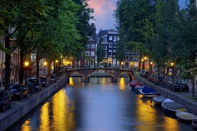 Beautiful_amsterdam_canal_at_dusk.jpg_backup