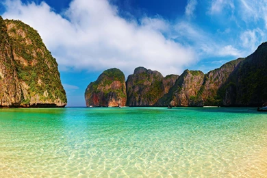 Maya Bay beach Ko Phi Phi Lee Thailand Wallpaper.jpg