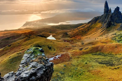 4K Grassy Mountains Landscape Wallpapers